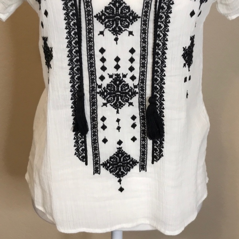 Lucky Brand Embroidered Peasant Top - Picture 3 of 13